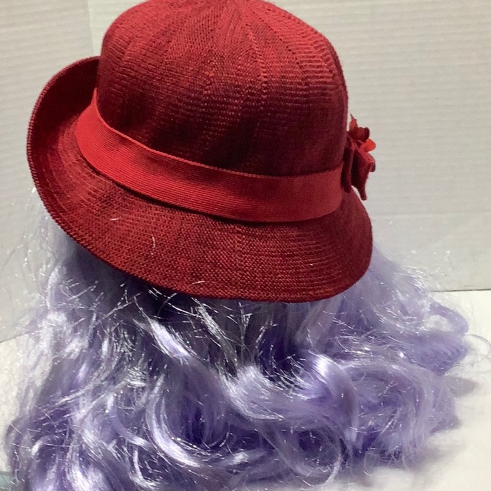 Beautiful Red Hat - Picture 6 of 10